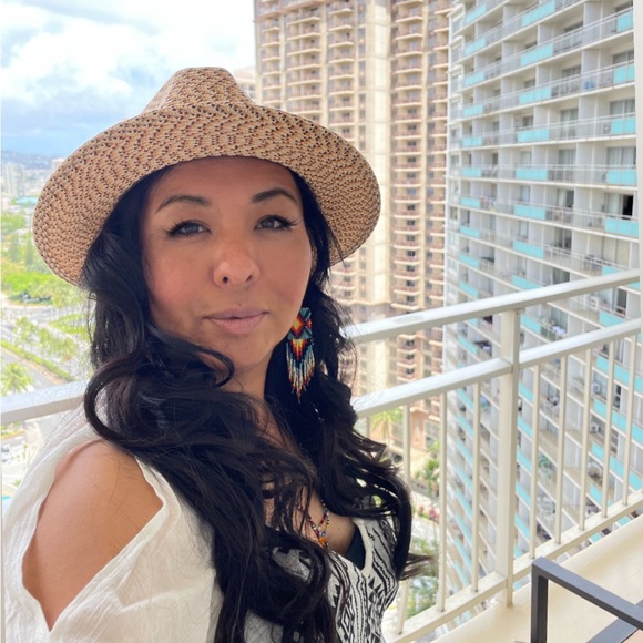 Meet your Posher, Cathy - Picture 2 of 2